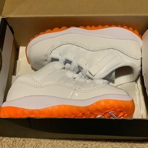 Jordan 11 Retro Low - Citrus - sz 7c